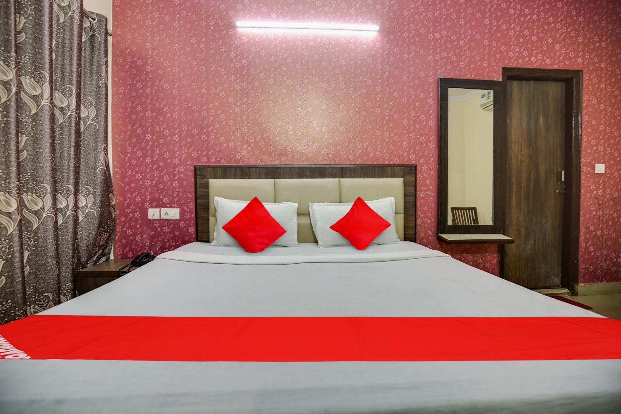 Mohali Hotel O Royal מראה חיצוני תמונה